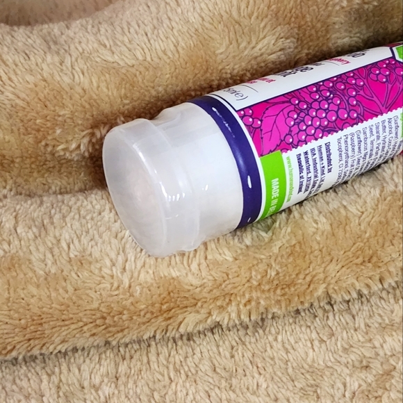 human+kind skincare with a conscience Hand Scrub Elderflower 2.5FL OZ. - Picture 4 of 4